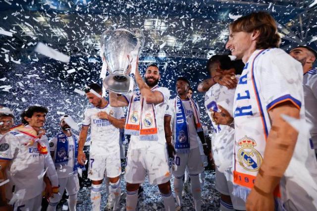 开云体育-官方：本泽马与皇马提前解约，季终自由身离队