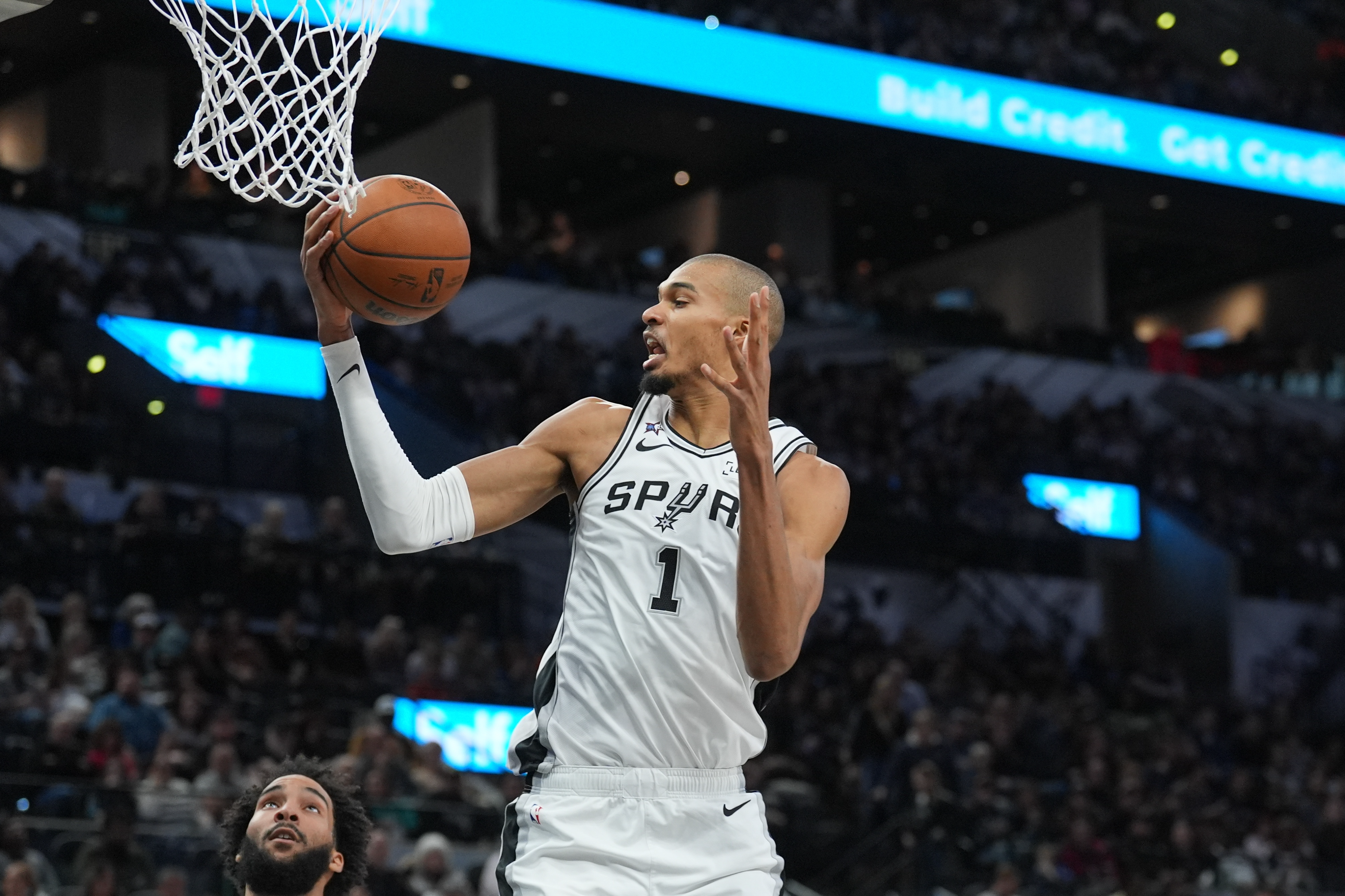 开云APP-大比分落后，还能逆转翻盘强敌，新星蜕变，你们还拥有夺冠契机|马刺|火箭|凯文·杜兰特|文班亚马|申京_新浪体育_新浪新闻