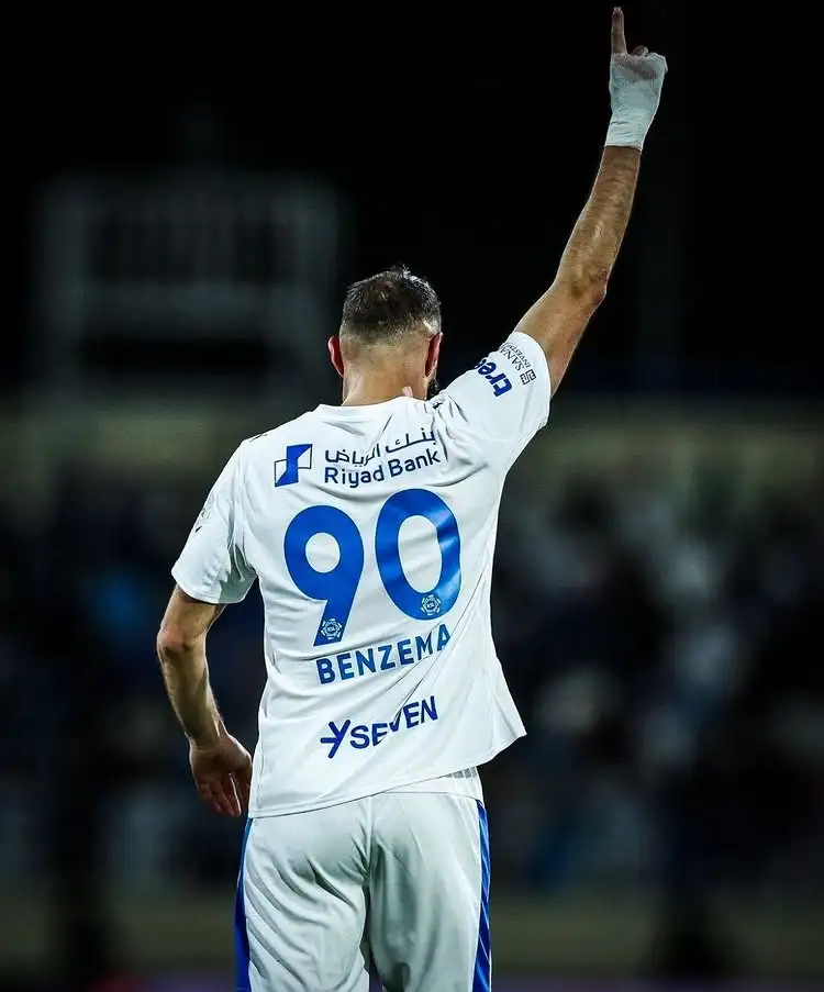 开云-首秀即戴帽！本泽马Ins：为球队感到骄傲，感谢大家的欢迎