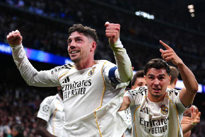 开云APP-3:0！亿元先生大秀帽子戏法，比肩梅西纪录，皇马半场3球打崩曼城