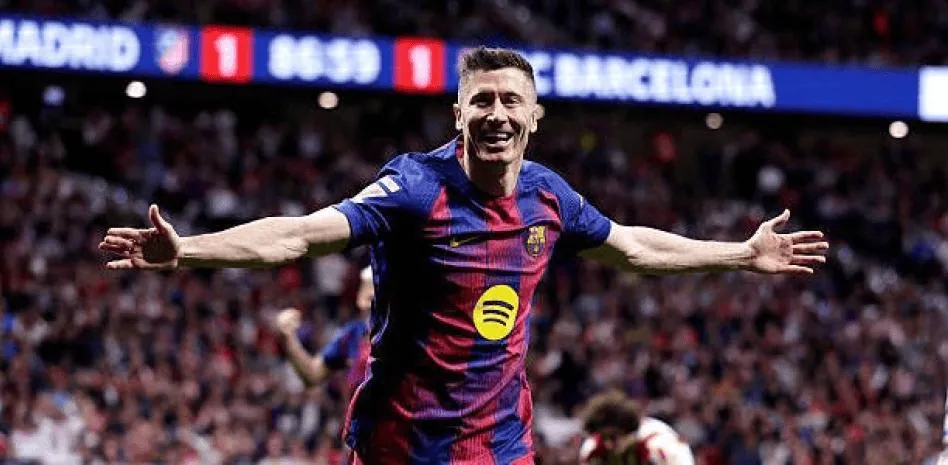 开云官网-维埃里：尤文可能会签下莱万，但我认为他更适合AC米兰