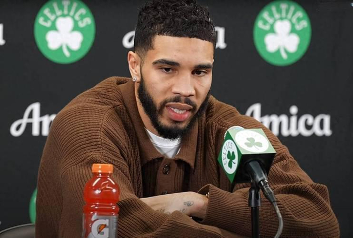 开云APP-塔图姆：NBA只有四个人真正影响了全世界，库里还不够资格|篮球|斯蒂芬·库里|总决赛|贾巴尔|乔丹_新浪体育_新浪新闻